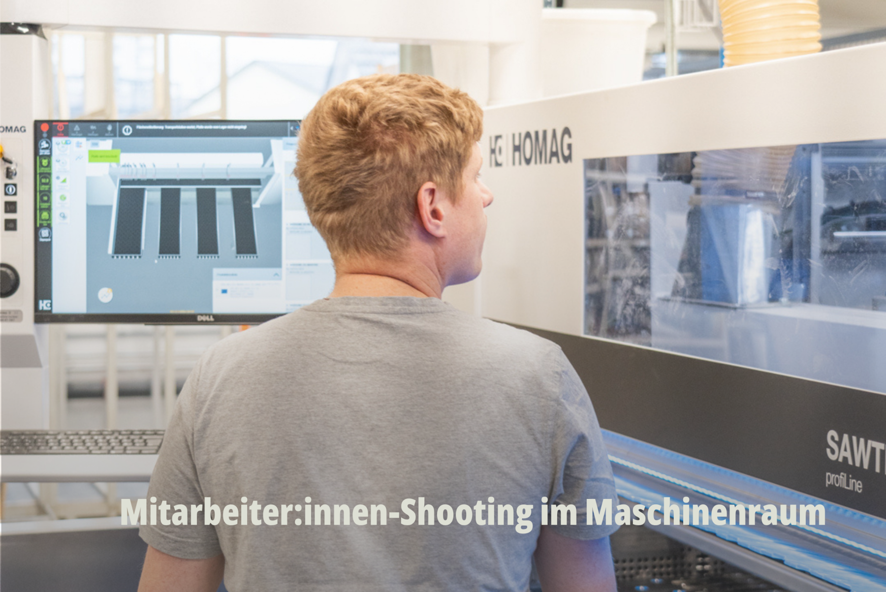 High-Tech im Handwerk; Mitarbeiter der Bard AG bedient moderne Zuschnittmaschine; Digitale Präzision in der Fertigung. | SR-STUDIOS