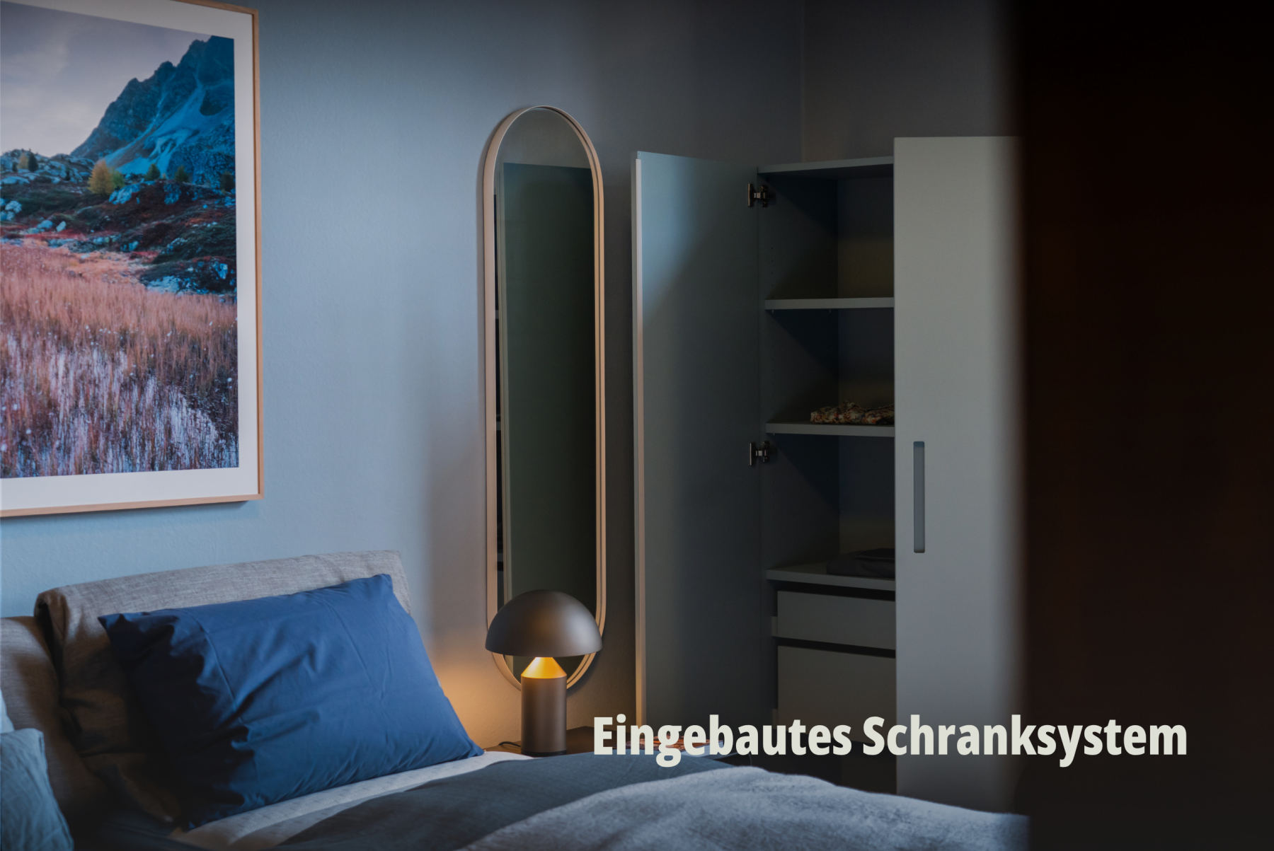 Stimmungsvolle Interieur-Fotografie eines Schlafzimmers mit Fokus auf einem eleganten Kleiderschrank und Bett-Arrangement; vifian. | SR-STUDIOS