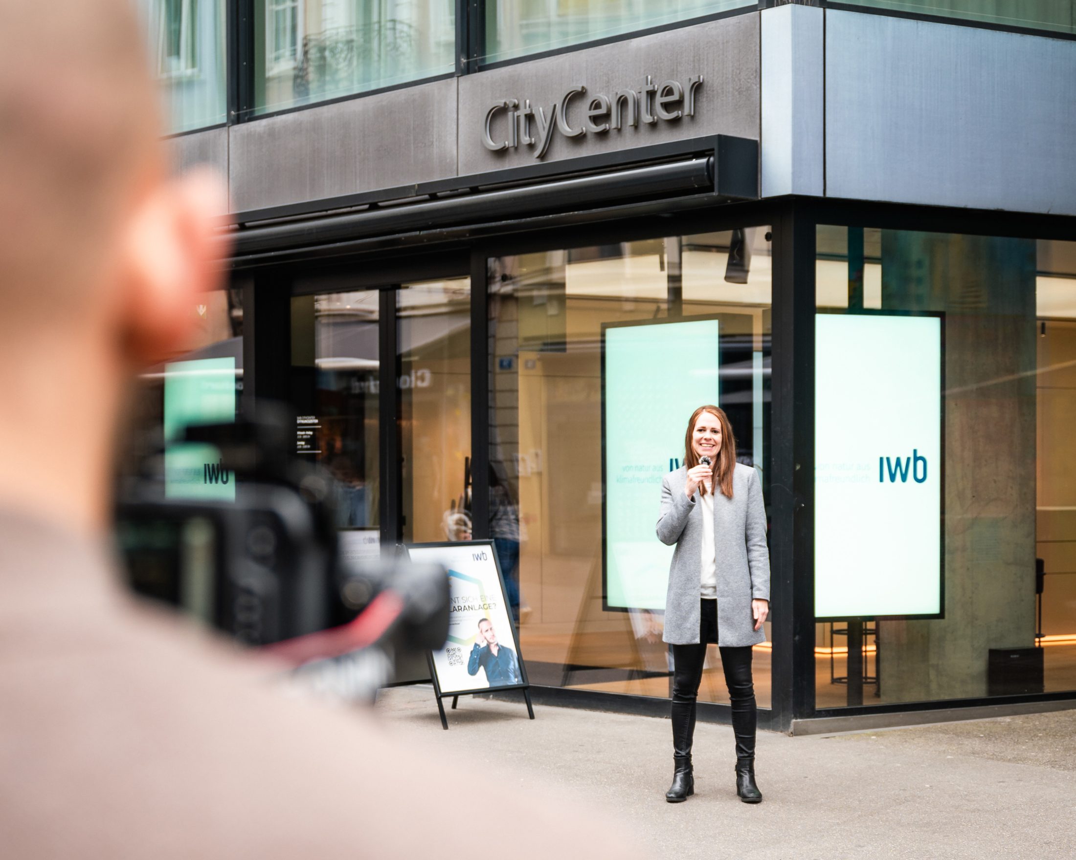 Präsentation von IWB in der Stadt; IWB CityCenter Basel; Authentische Kommunikation für die Energiewende; Tage der Sonne; IWB. | SR-STUDIOS